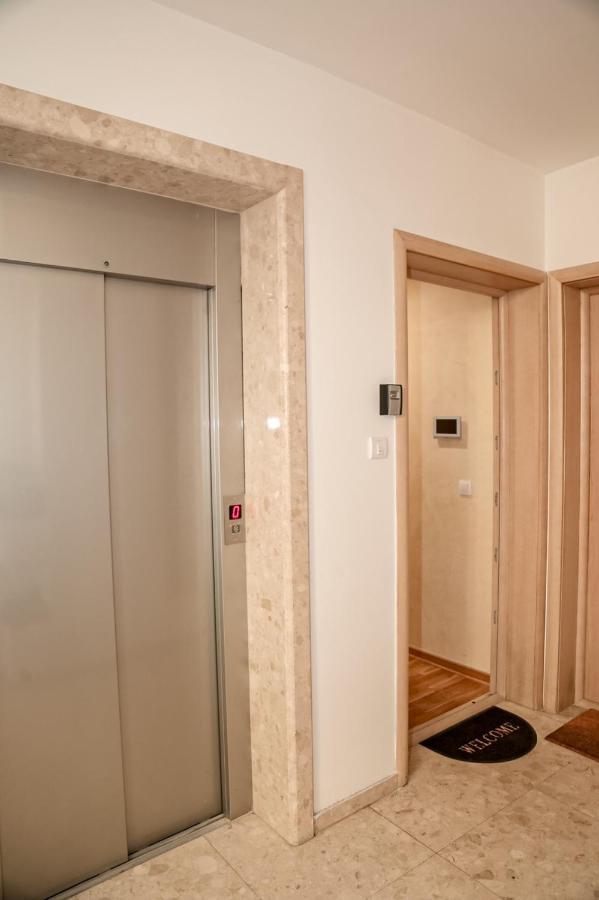 Miha Apartment Belgrad Exteriör bild